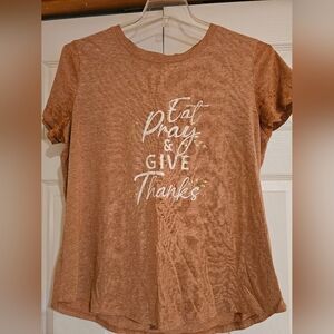Maurices Graphic Tee Size Large